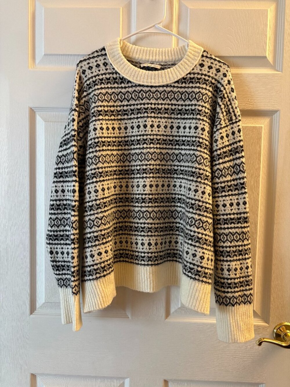 American Eagle Black & White Patterned Sweater Large